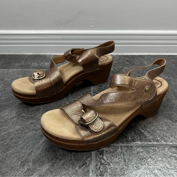 Dansko Gold Sheri Wedge Heel Sandals Size 39 Leather Upper Comfort Sandal 8.5/9 - Picture 4 of 16
